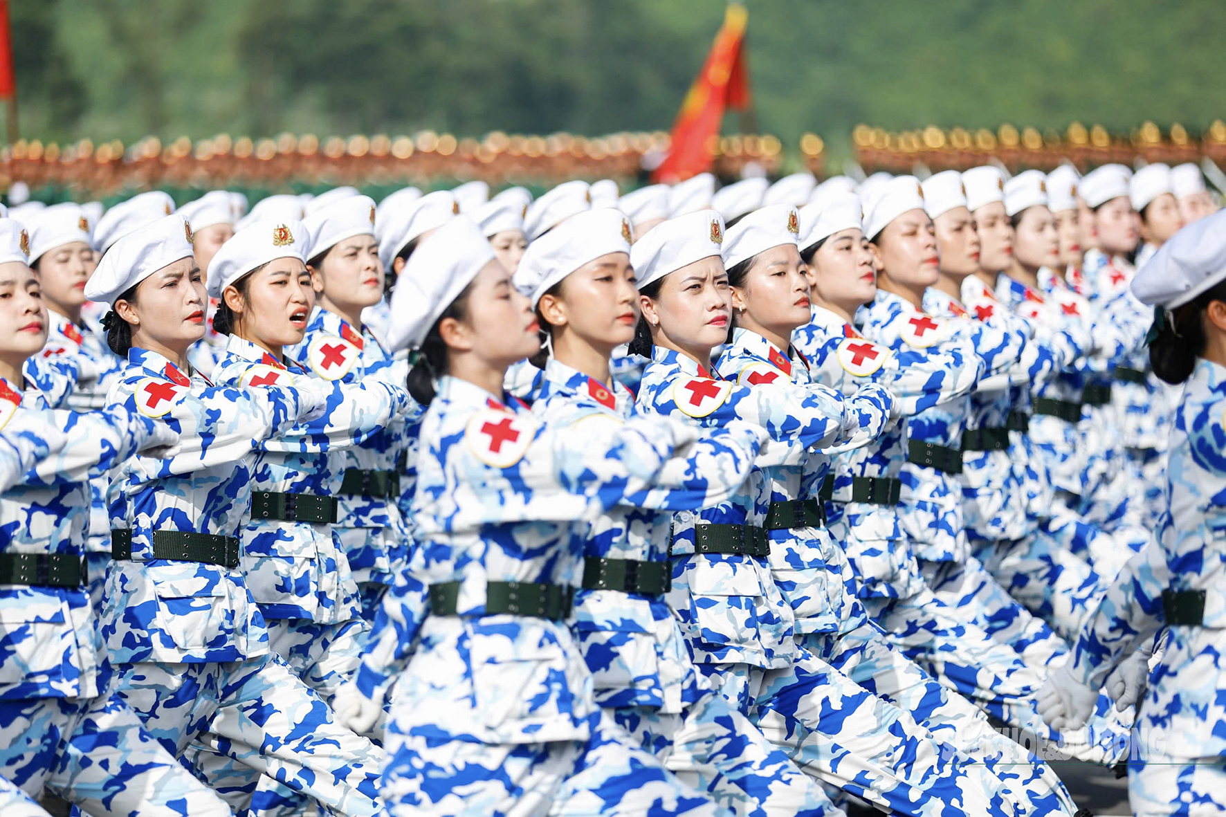 Khối nữ Quân y ‘khoe’ khí chất trong bộ quân phục rằn ri hiện đại- Ảnh 3.