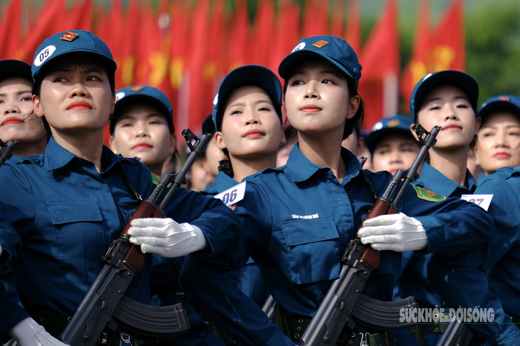 Khối nữ Quân y ‘khoe’ khí chất trong bộ quân phục rằn ri hiện đại- Ảnh 11.