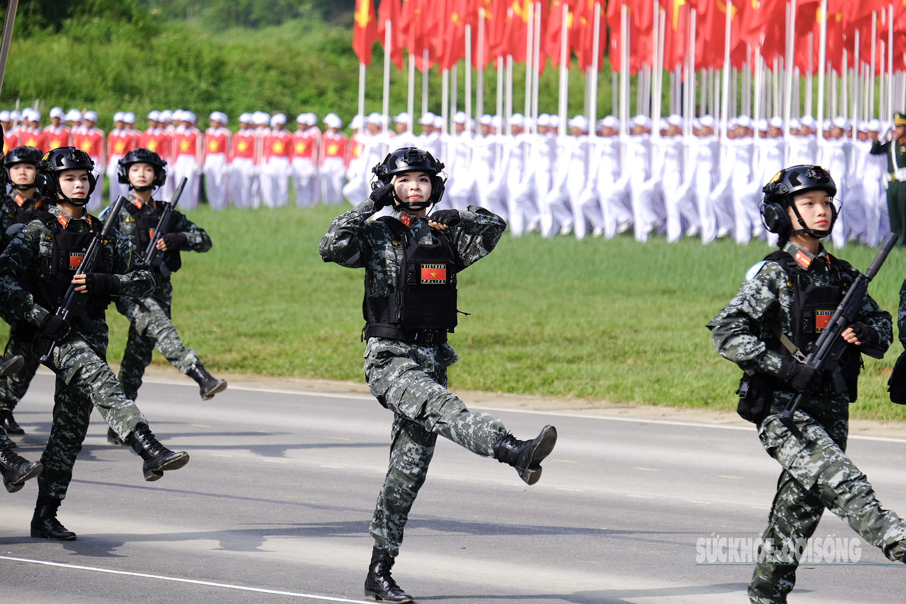 Khối nữ Quân y ‘khoe’ khí chất trong bộ quân phục rằn ri hiện đại- Ảnh 10.