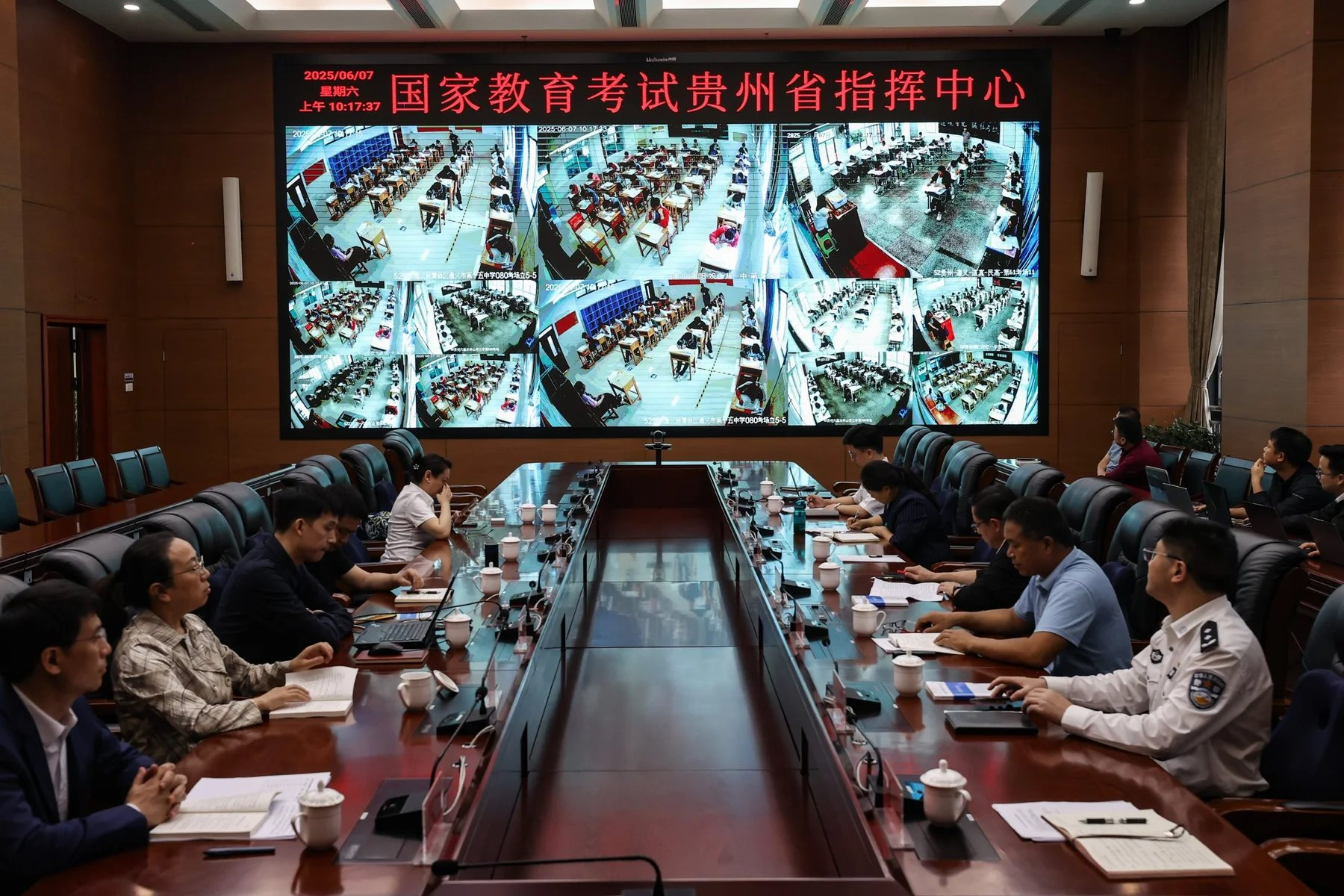 Bi hài ở Trung Quốc: Viết bài hay quá bị vu oan là nhờ AI, sinh viên phải &quot;cố viết dở&quot; mới được tốt nghiệp - Ảnh 3.
