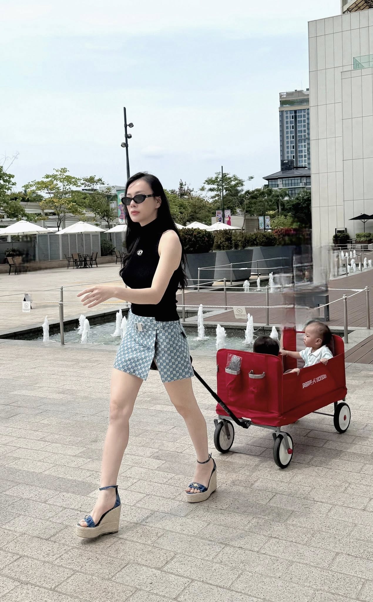 Cặp song sinh nhà Phương Oanh tròn 1 tuổi, nữ diễn viên cũng giảm cân thành công, khoe vóc dáng đẹp- Ảnh 6.