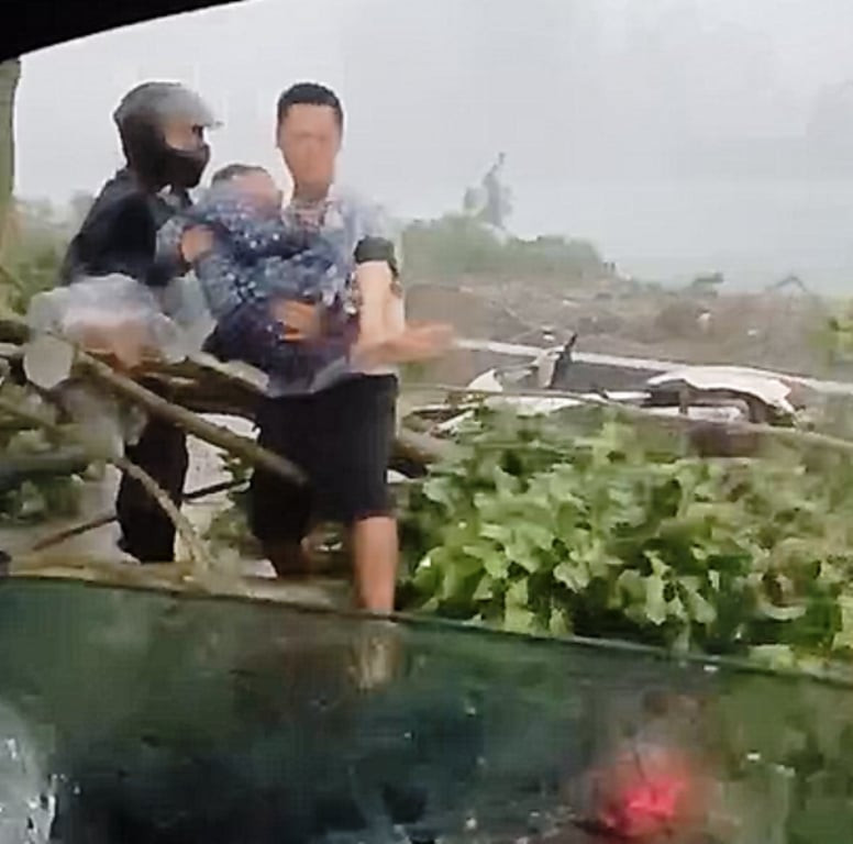 Chàng trai Ninh Bình nhận được 'mưa lời khen' khi cứu người trong cơn dông - Ảnh 4.