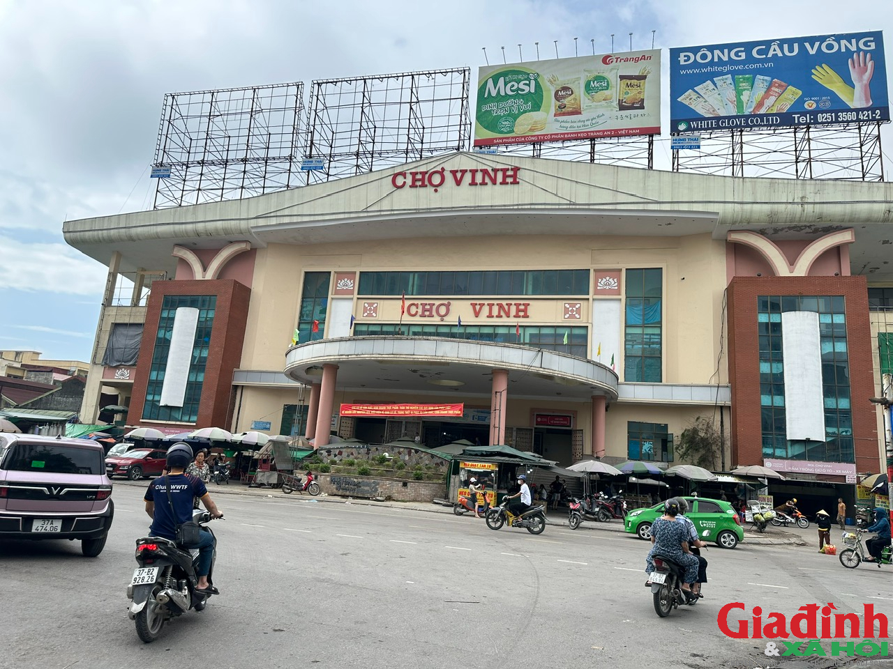 Chợ truyền thống vắng khách, tiểu thương buồn thiu như chợ chiều - Ảnh 1.