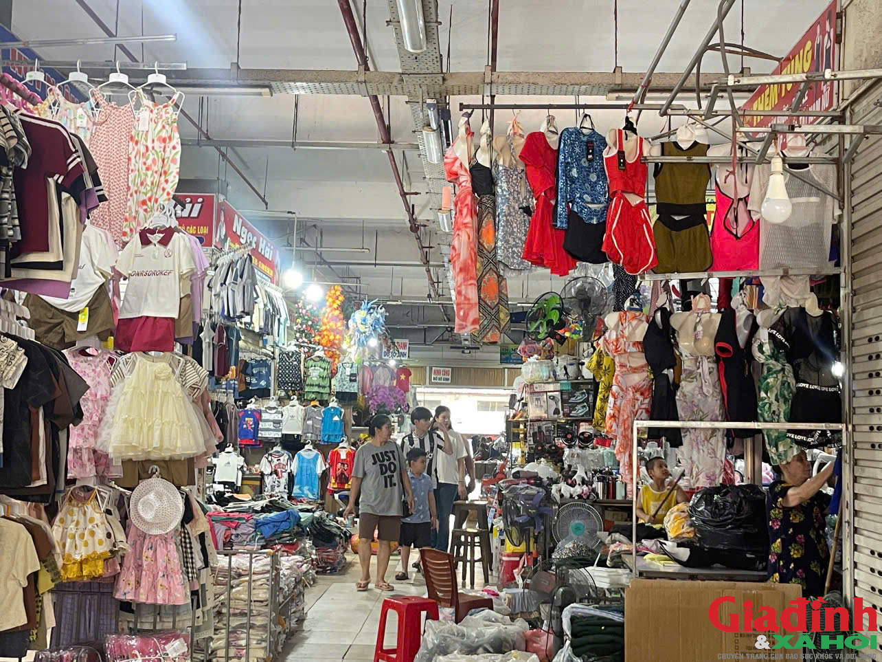 Chợ truyền thống vắng khách, tiểu thương buồn thiu như chợ chiều - Ảnh 6.