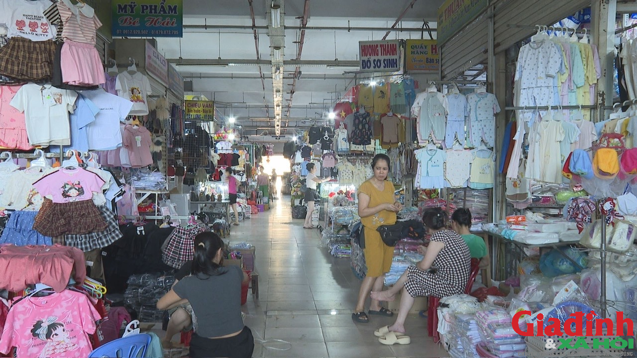 Chợ truyền thống vắng khách, tiểu thương buồn thiu như chợ chiều - Ảnh 9.