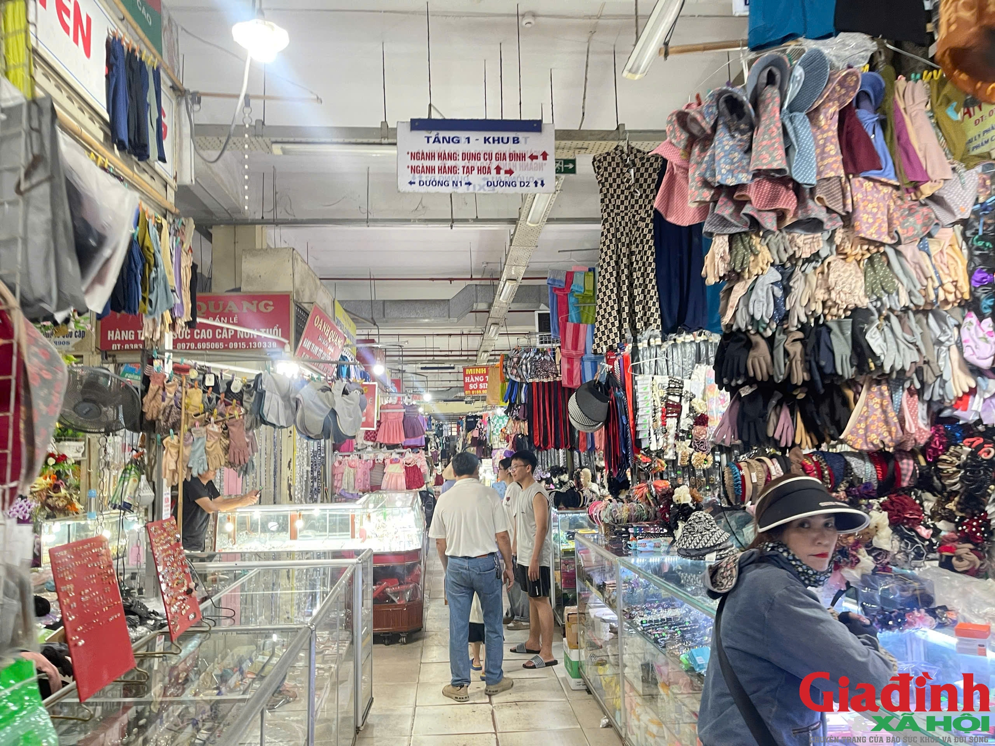 Chợ truyền thống vắng khách, tiểu thương buồn thiu như chợ chiều - Ảnh 10.