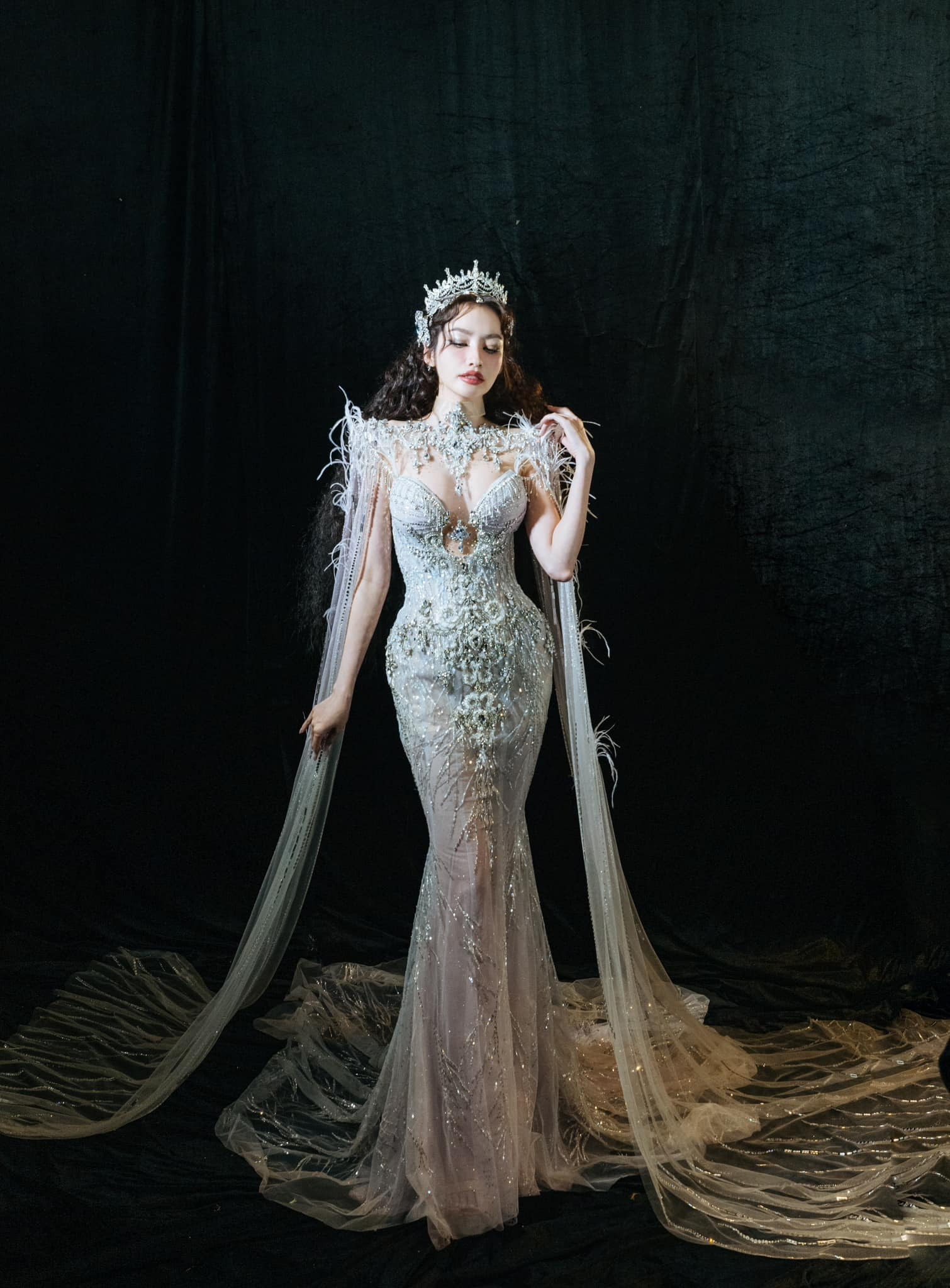 Mỹ nhân Việt ly hôn chồng sau 6 tháng sang Mỹ, mắc bệnh ảnh hưởng đến ngoại hình - Ảnh 4. Mỹ nhân Việt ly hôn chồng sau 6 tháng sang Mỹ, mắc bệnh ảnh hưởng đến ngoại hình - Ảnh 4.