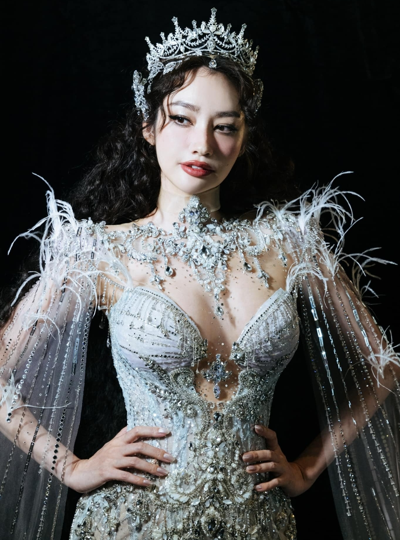 Mỹ nhân Việt ly hôn chồng sau 6 tháng sang Mỹ, mắc bệnh ảnh hưởng đến ngoại hình - Ảnh 3. Mỹ nhân Việt ly hôn chồng sau 6 tháng sang Mỹ, mắc bệnh ảnh hưởng đến ngoại hình - Ảnh 3.