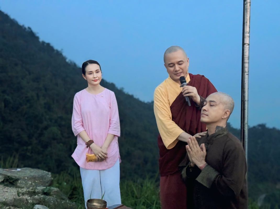 Nam ca sĩ Tuấn Hưng xuống tóc: “Xin cho mẹ mạnh mẽ thêm mỗi ngày”- Ảnh 2.
