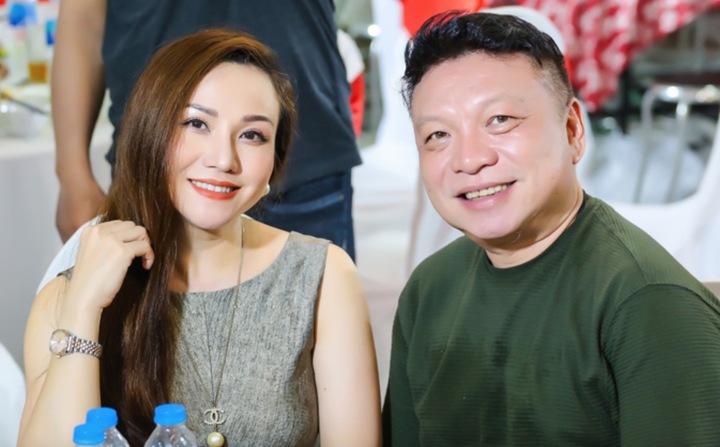 'Diva nhạc miền Tây' sở hữu 2 nghệ danh, giờ sống kín tiếng bên chồng đạo diễn - Ảnh 3. 'Diva nhạc miền Tây' sở hữu 2 nghệ danh, giờ sống kín tiếng bên chồng đạo diễn - Ảnh 3.
