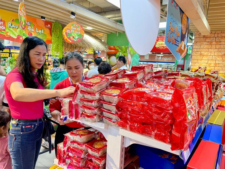 Bánh trung thu mở bán sớm 3 tháng - Ảnh 1.