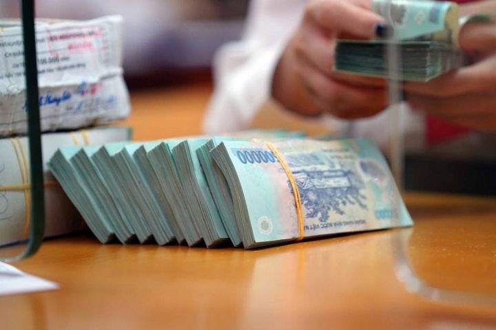 Ngân hàng kỳ hạn 12 tháng vượt 7,7%: Gửi tiết kiệm 300 triệu đồng nhận tối đa bao nhiêu tiền lãi?- Ảnh 2. Ngân hàng kỳ hạn 12 tháng vượt 7,7%: Gửi tiết kiệm 300 triệu đồng nhận tối đa bao nhiêu tiền lãi?- Ảnh 2.