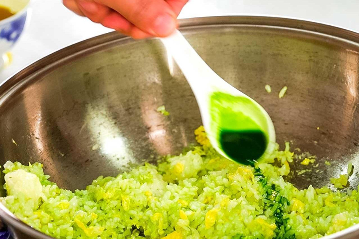 Cách làm cơm rang ngọc bích vừa lạ vừa ngon - Ảnh 3.