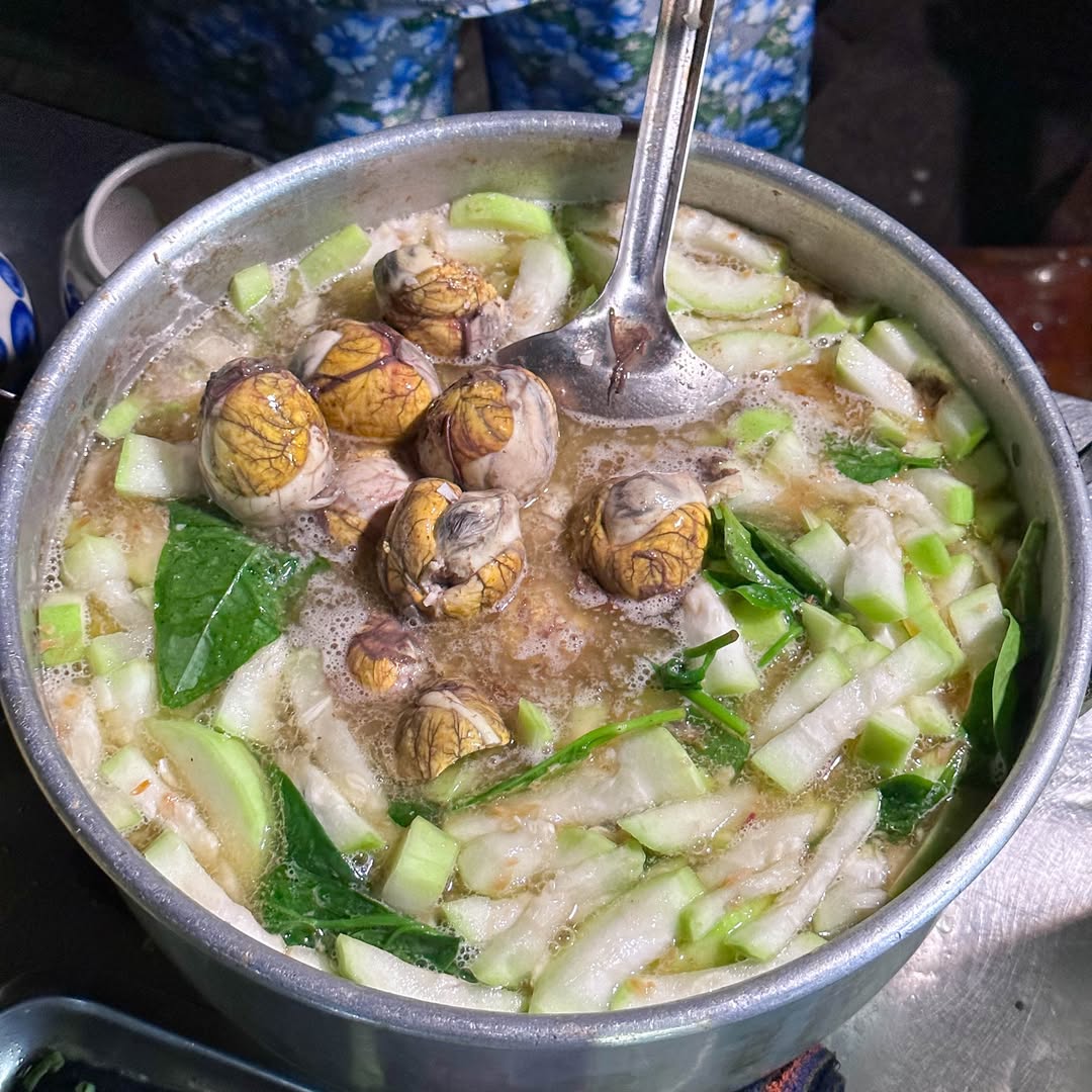 Món ăn 'trong truyền thuyết' của cố đô Huế, hóa ra có cách làm cực đơn giản, ai cũng nên thử một lần- Ảnh 1.