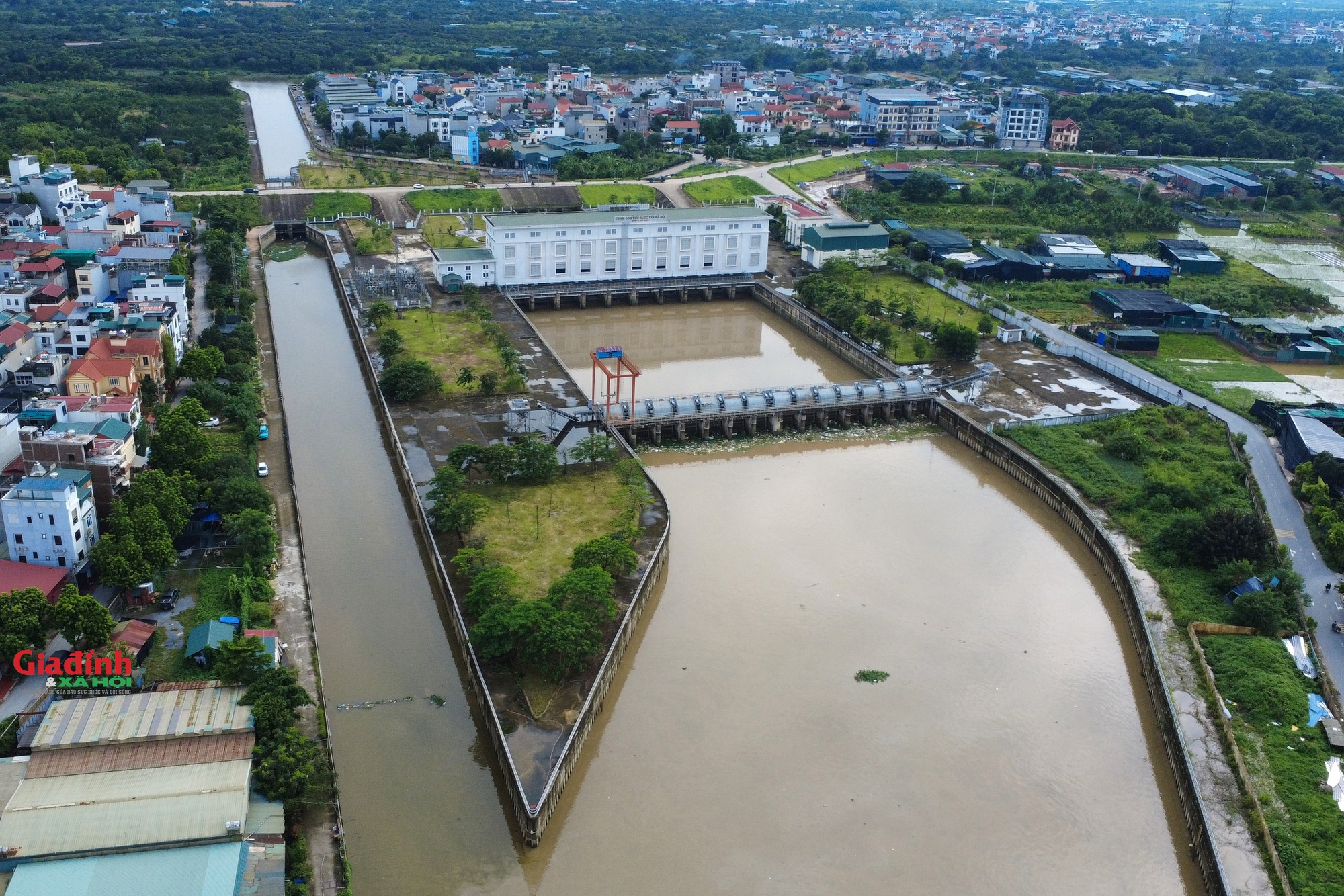 Hà Nội: Mưa như trút nước, trạm bơm nghìn tỷ hoạt động ra sao?- Ảnh 3.