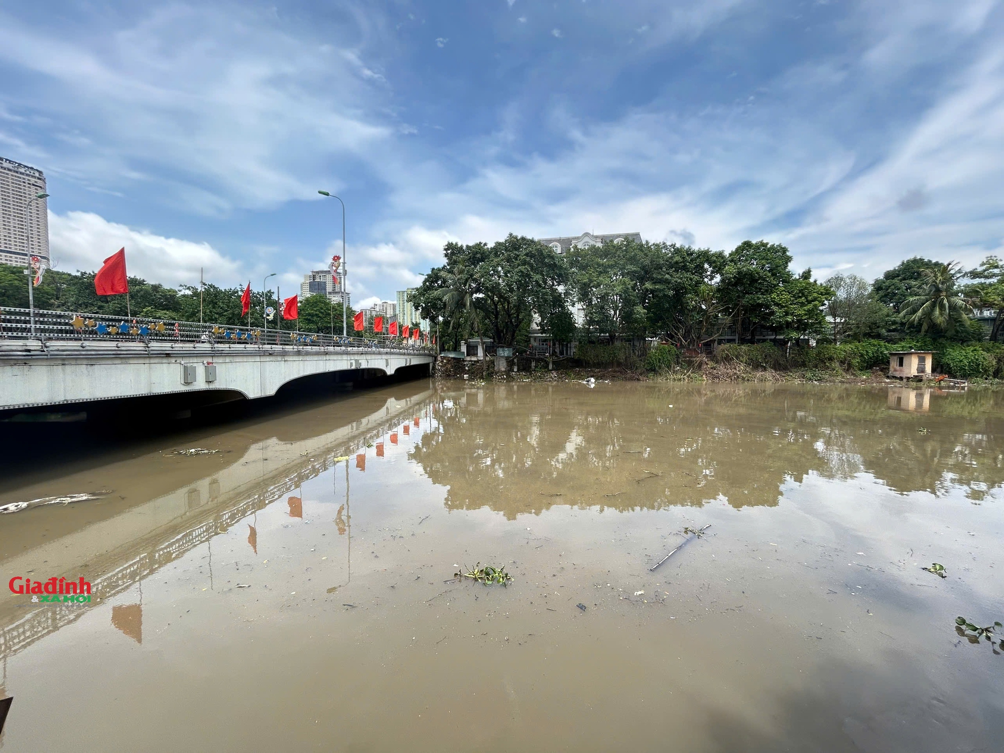 Hà Nội: Mưa như trút nước, trạm bơm nghìn tỷ hoạt động ra sao?- Ảnh 4.
