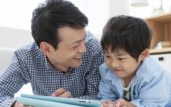 Người cha bị cả trường mắng là ‘bỏ mặc con học hành’, 18 năm sau khiến ai cũng ngả mũ