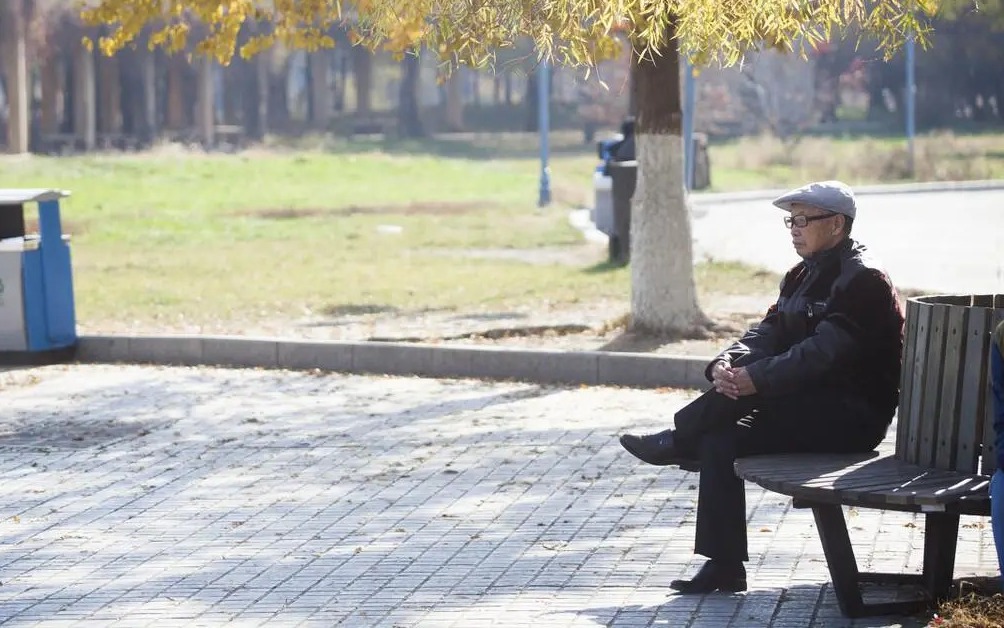 Thuê con gái chăm sóc tuổi già: Họ hàng sốc, còn tôi thì nhẹ lòng