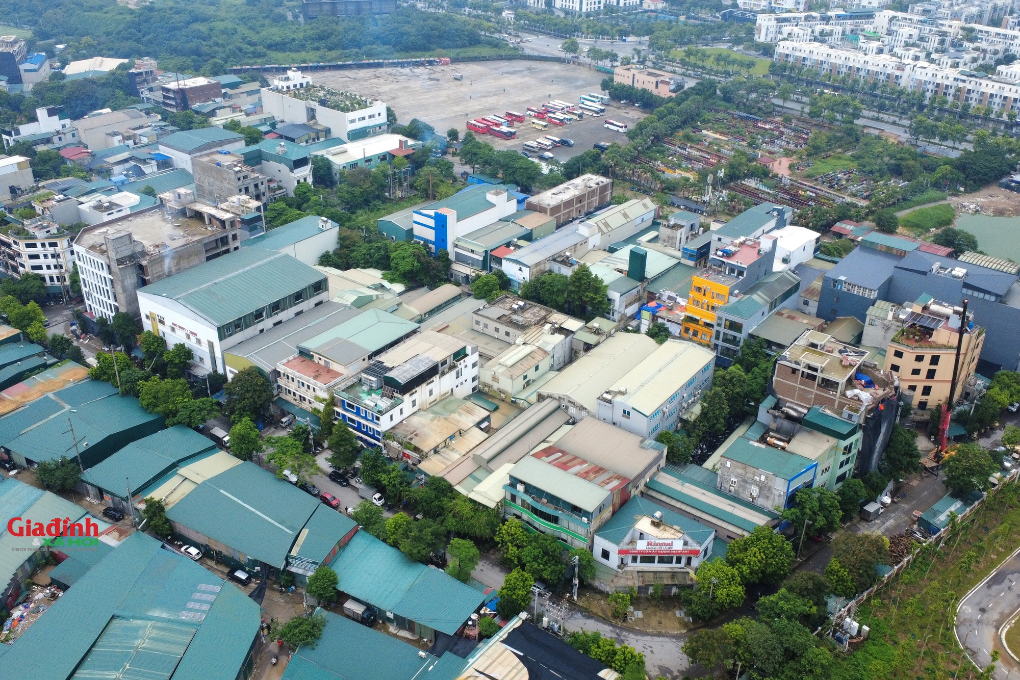 Hà Nội: Biệt thự, nhà cao tầng 'mọc' trái phép trong cụm công nghiệp làng nghề- Ảnh 1. Hà Nội: Biệt thự, nhà cao tầng 'mọc' trái phép trong cụm công nghiệp làng nghề- Ảnh 1.