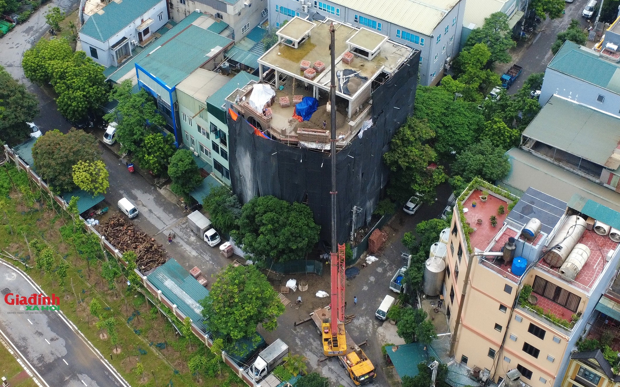 Hà Nội: Biệt thự, nhà cao tầng &quot;mọc&quot; trái phép trong cụm công nghiệp làng nghề