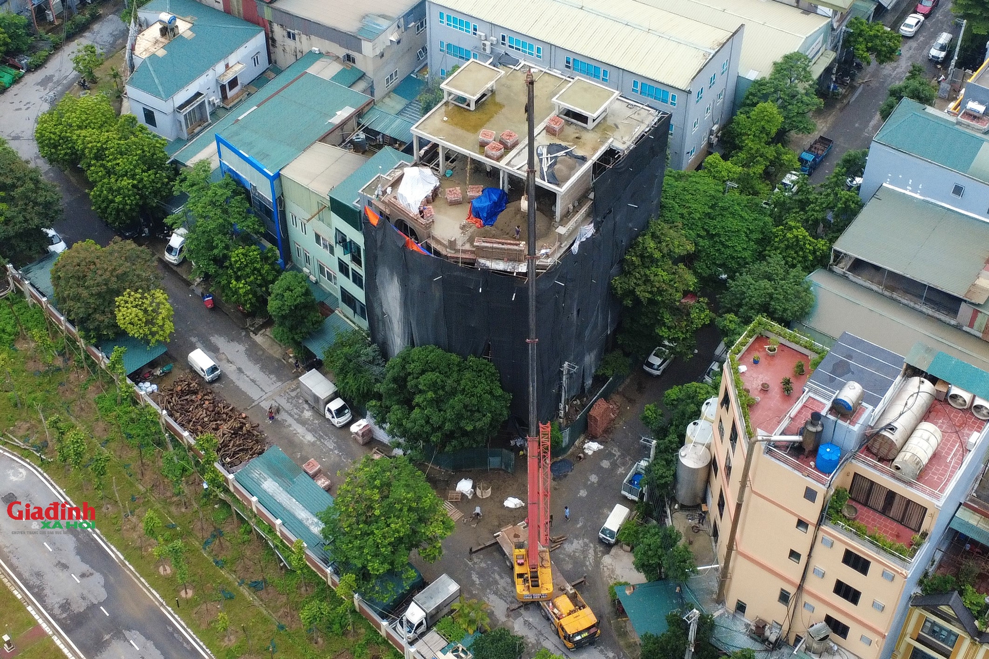 Hà Nội: Biệt thự, nhà cao tầng 'mọc' trái phép trong cụm công nghiệp làng nghề- Ảnh 7. Hà Nội: Biệt thự, nhà cao tầng 'mọc' trái phép trong cụm công nghiệp làng nghề- Ảnh 7.