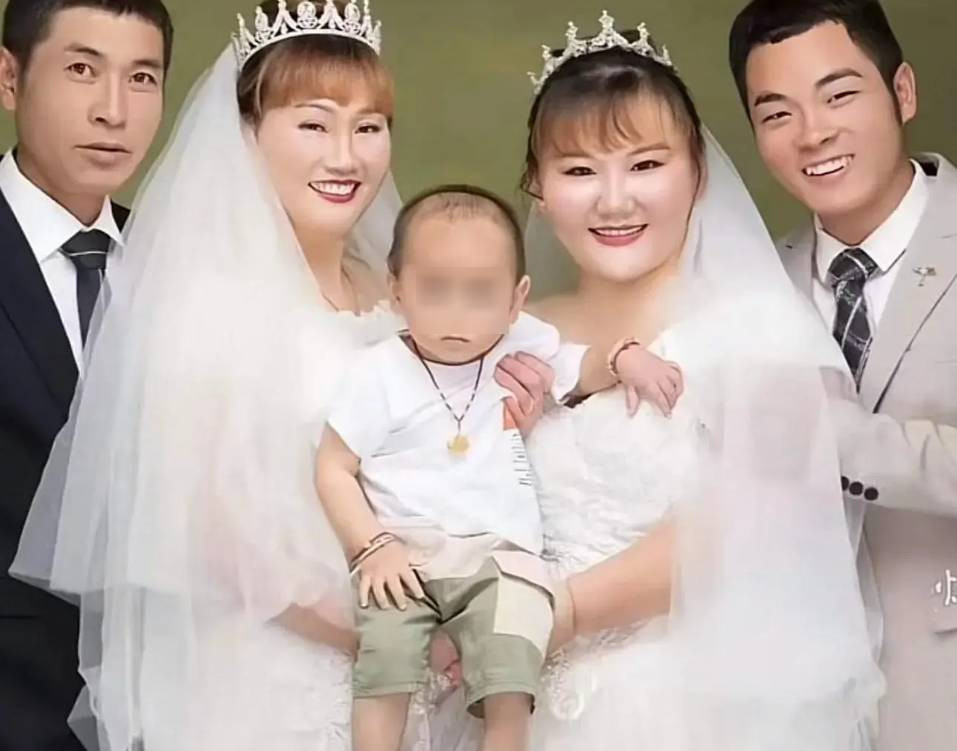 Người phụ nữ 'gả' mẹ đẻ cho bố chồng gây tranh cãi - Ảnh 3.