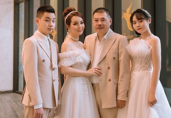 Nữ diễn viên Chủ tịch tập đoàn đầy mưu mô trong 'Mặt trời lạnh', tuổi U50 cuộc sống hôn nhân viên mãn- Ảnh 7.