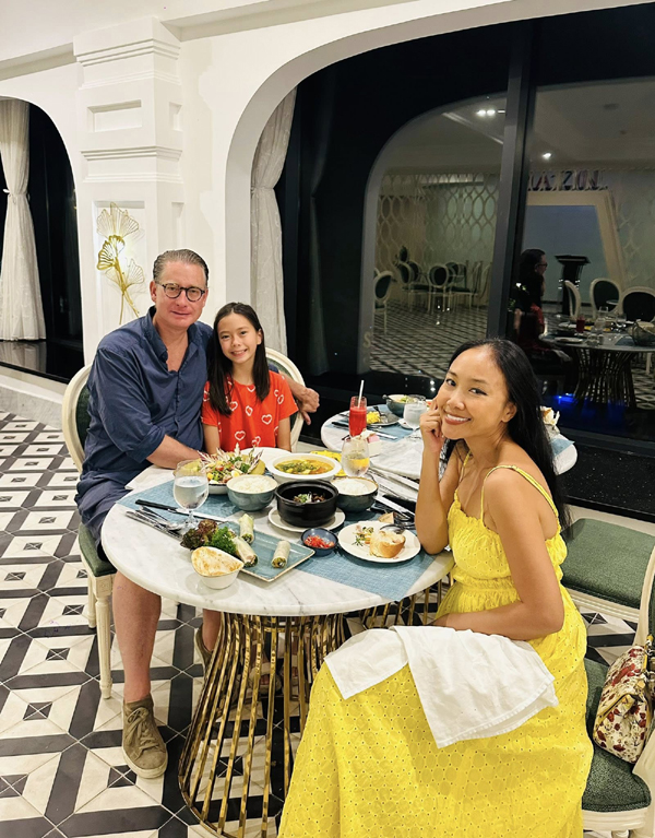 Lấy chồng Thụy Điển, nữ ca sĩ Việt ở tuổi trung niên có cuộc sống viên mãn ra sao? - Ảnh 9. Lấy chồng Thụy Điển, nữ ca sĩ Việt ở tuổi trung niên có cuộc sống viên mãn ra sao? - Ảnh 9.