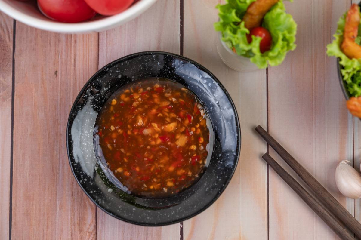 Về nhà bạn trai ra mắt, cô gái 'hết hồn' vì 6 người chung 1 bát nước chấm - Ảnh 1. Về nhà bạn trai ra mắt, cô gái 'hết hồn' vì 6 người chung 1 bát nước chấm - Ảnh 1.