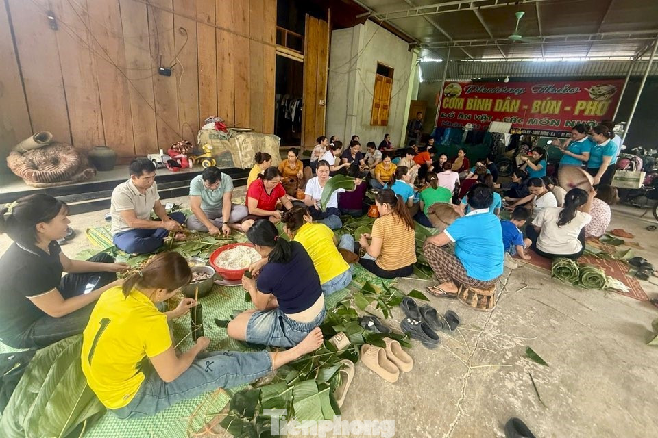 Ấm lòng tình người hướng về đồng bào vùng lũ Nghệ An - Ảnh 2. Ấm lòng tình người hướng về đồng bào vùng lũ Nghệ An - Ảnh 2.