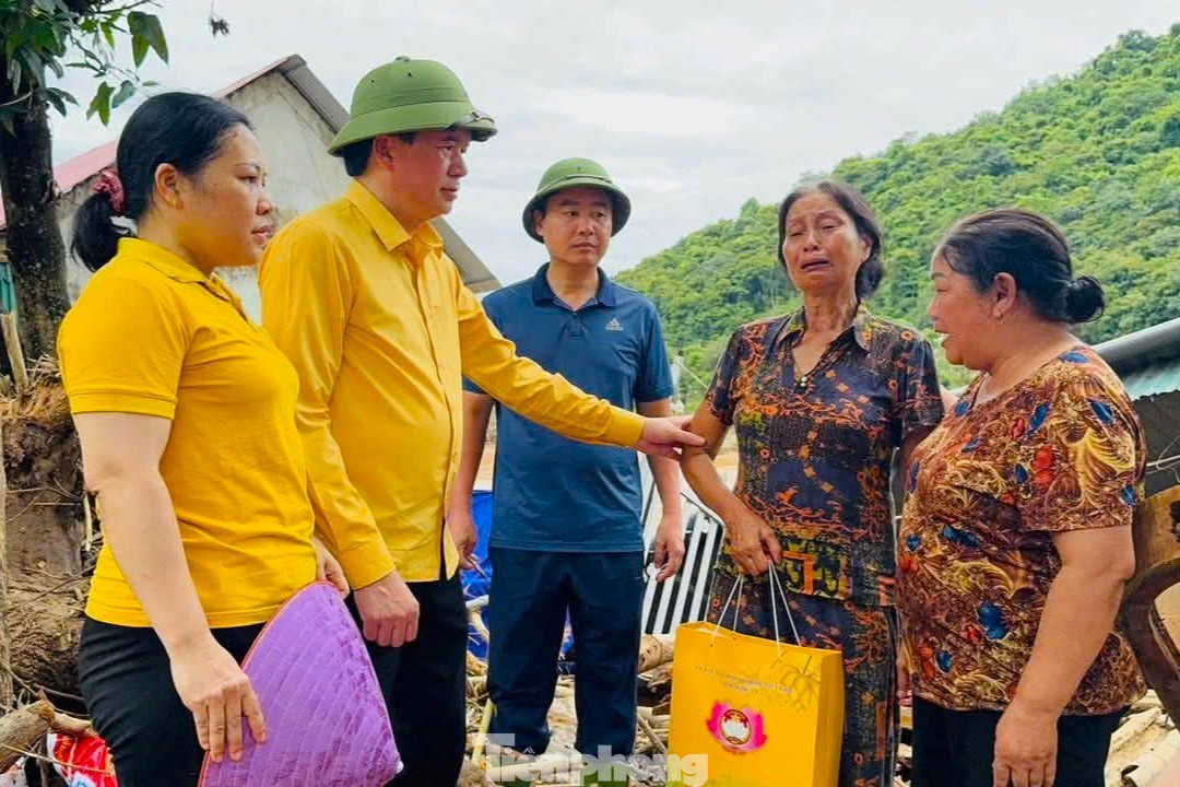 Ấm lòng tình người hướng về đồng bào vùng lũ Nghệ An - Ảnh 14. Ấm lòng tình người hướng về đồng bào vùng lũ Nghệ An - Ảnh 14.