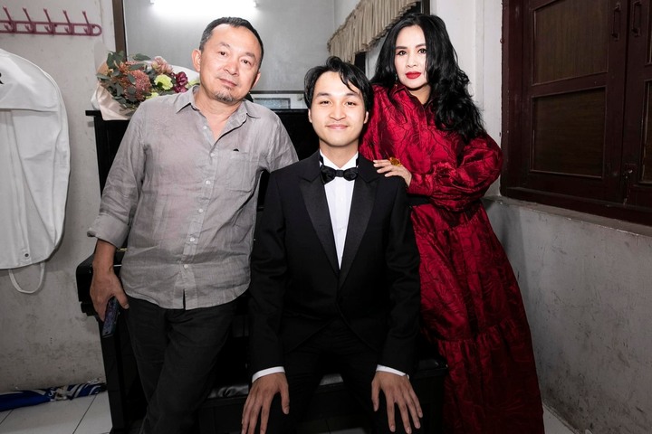 Con trai diva Thanh Lam: Đẹp như tài tử, là thạc sĩ ở tuổi 24 - Ảnh 2. Con trai diva Thanh Lam: Đẹp như tài tử, là thạc sĩ ở tuổi 24 - Ảnh 2.