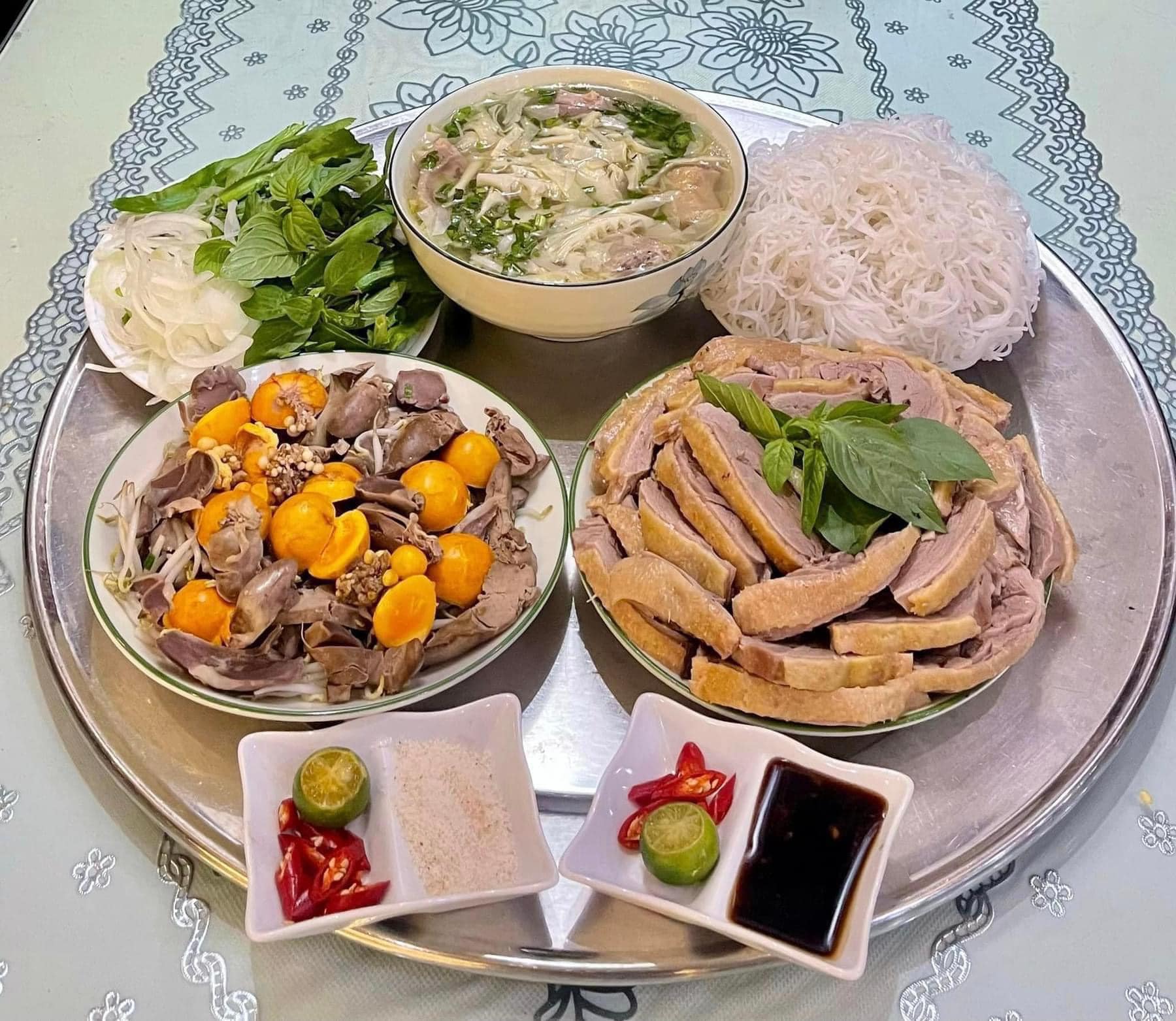 Không phải cứ ra ăn hàng là xịn, mâm cơm nhà thời 4.0 mới là lựa chọn được săn đón nhất hè này- Ảnh 27. Không phải cứ ra ăn hàng là xịn, mâm cơm nhà thời 4.0 mới là lựa chọn được săn đón nhất hè này- Ảnh 27.