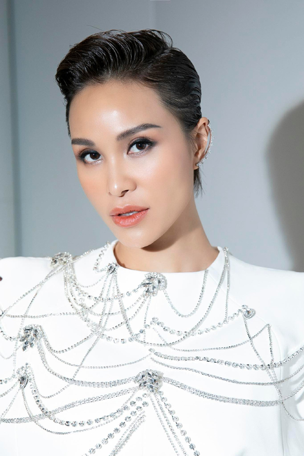 Lấy chồng Tây giống Lan Phương, 'MC sexy nhất showbiz Việt' phải ly hôn vì bạn đời gian dối- Ảnh 5. Lấy chồng Tây giống Lan Phương, 'MC sexy nhất showbiz Việt' phải ly hôn vì bạn đời gian dối- Ảnh 5.