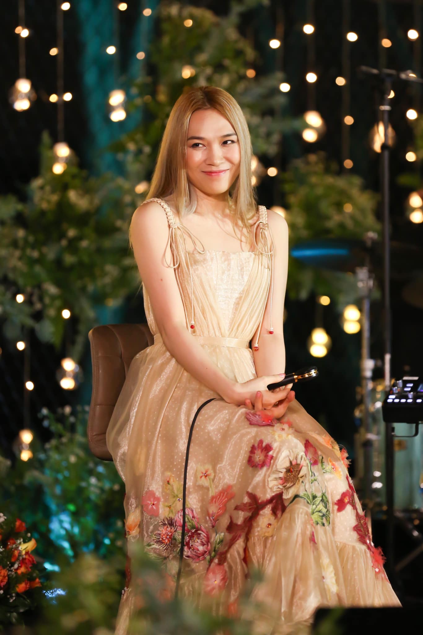 Times My Tam droeg kleding van ontwerper Nguyen Cong Tri - Foto 4. Những lần Mỹ Tâm diện đồ của NTK Nguyễn Công Trí - Ảnh 4.