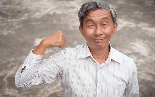 Không phải đầu tư, cụ ông 71 tuổi nghỉ hưu vẫn sống sung túc nhờ 1 thói quen đơn giản - Ảnh 1. Không phải đầu tư, cụ ông 71 tuổi nghỉ hưu vẫn sống sung túc nhờ 1 thói quen đơn giản - Ảnh 1.