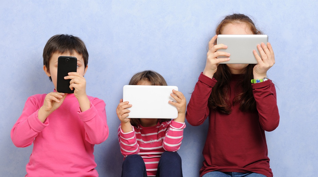 'Quyết định tịch thu smartphone đã cứu tuổi thơ của con' - Ảnh 2. 'Quyết định tịch thu smartphone đã cứu tuổi thơ của con' - Ảnh 2.