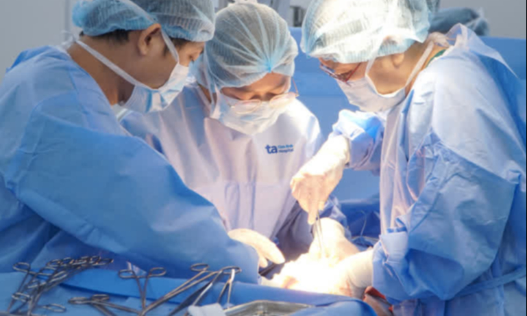 Người phụ nữ 45 tuổi phải cắt toàn bộ tử cung thừa nhận 1 sai lầm nhiều chị em Việt mắc phải - Ảnh 1.