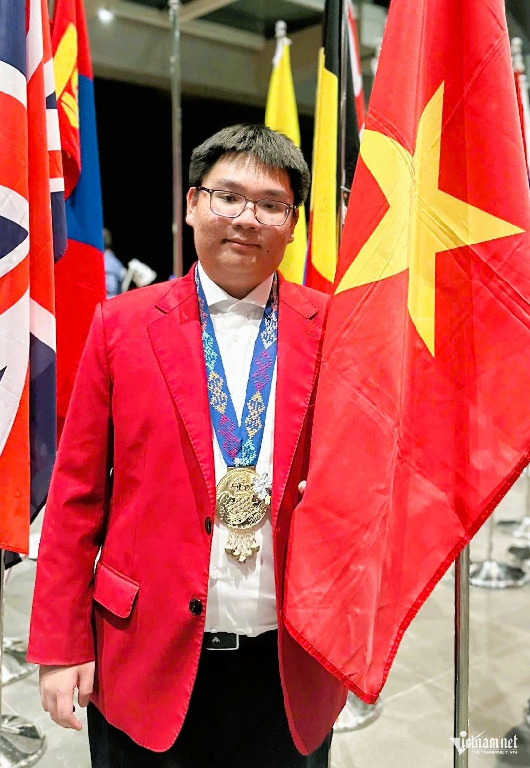 Nam sinh lớp 11 Hà Nội giành Huy chương Vàng Olympic Sinh học quốc tế năm 2025 - Ảnh 1. Nam sinh lớp 11 Hà Nội giành Huy chương Vàng Olympic Sinh học quốc tế năm 2025 - Ảnh 1.