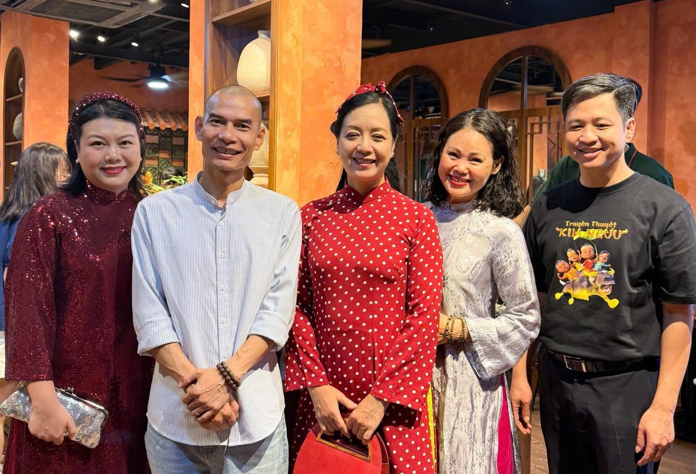 Trung tá Hoàng Công 24 năm làm công an, hạnh phúc bên người vợ thứ hai hơn tuổi - Ảnh 4.