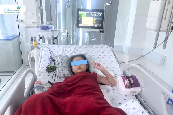 Bé 8 tuổi bị viêm cơ tim tối cấp, sốc tim từ dấu hiệu nhiều cha mẹ bỏ qua - Ảnh 3. Bé 8 tuổi bị viêm cơ tim tối cấp, sốc tim từ dấu hiệu nhiều cha mẹ bỏ qua - Ảnh 3.