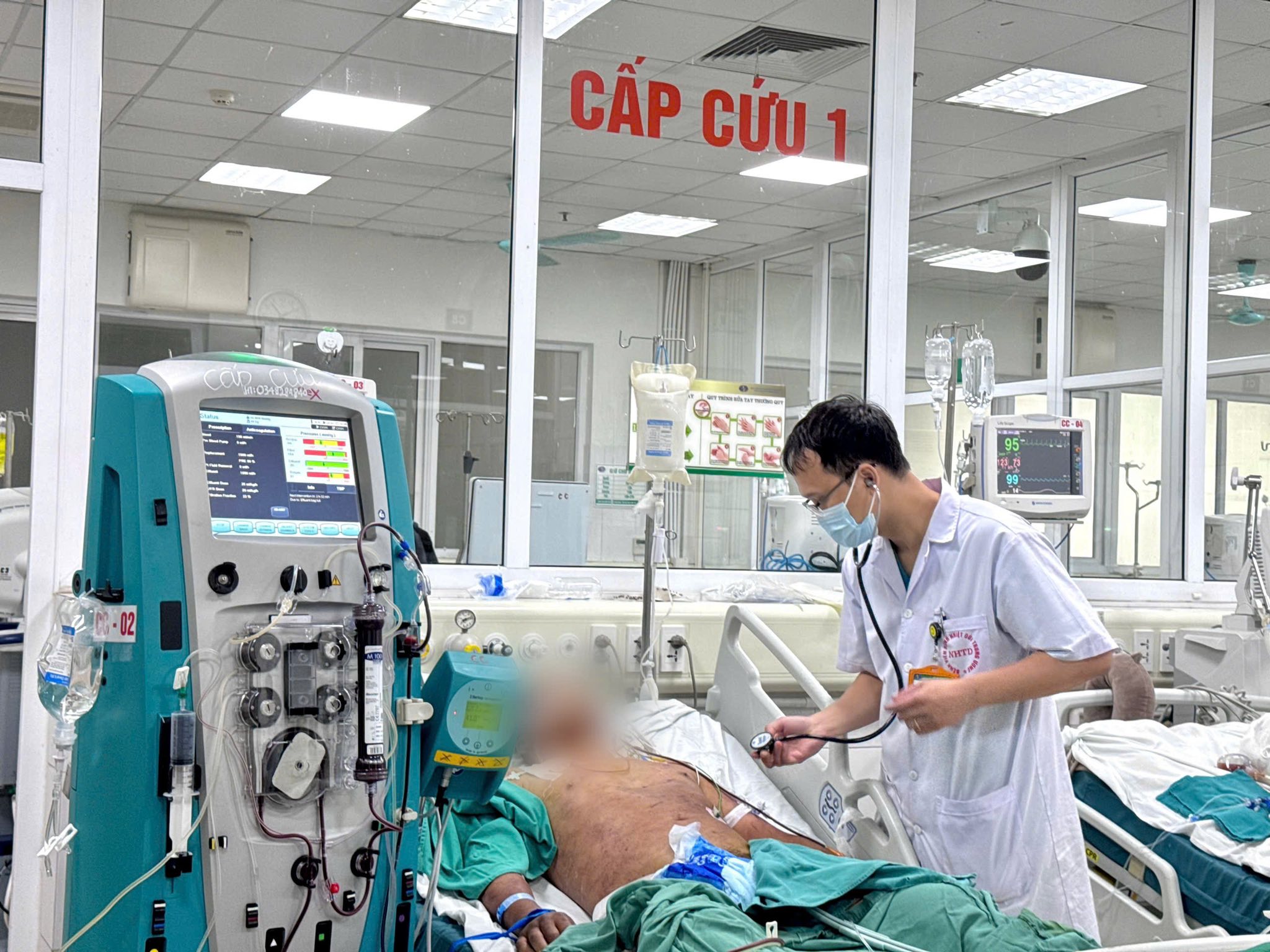 Nam thanh niên 30 tuổi tiên lượng nặng sau khi ăn tiết canh và những điều nhất định nên biết về món ăn 'khoái khẩu' này - Ảnh 1.