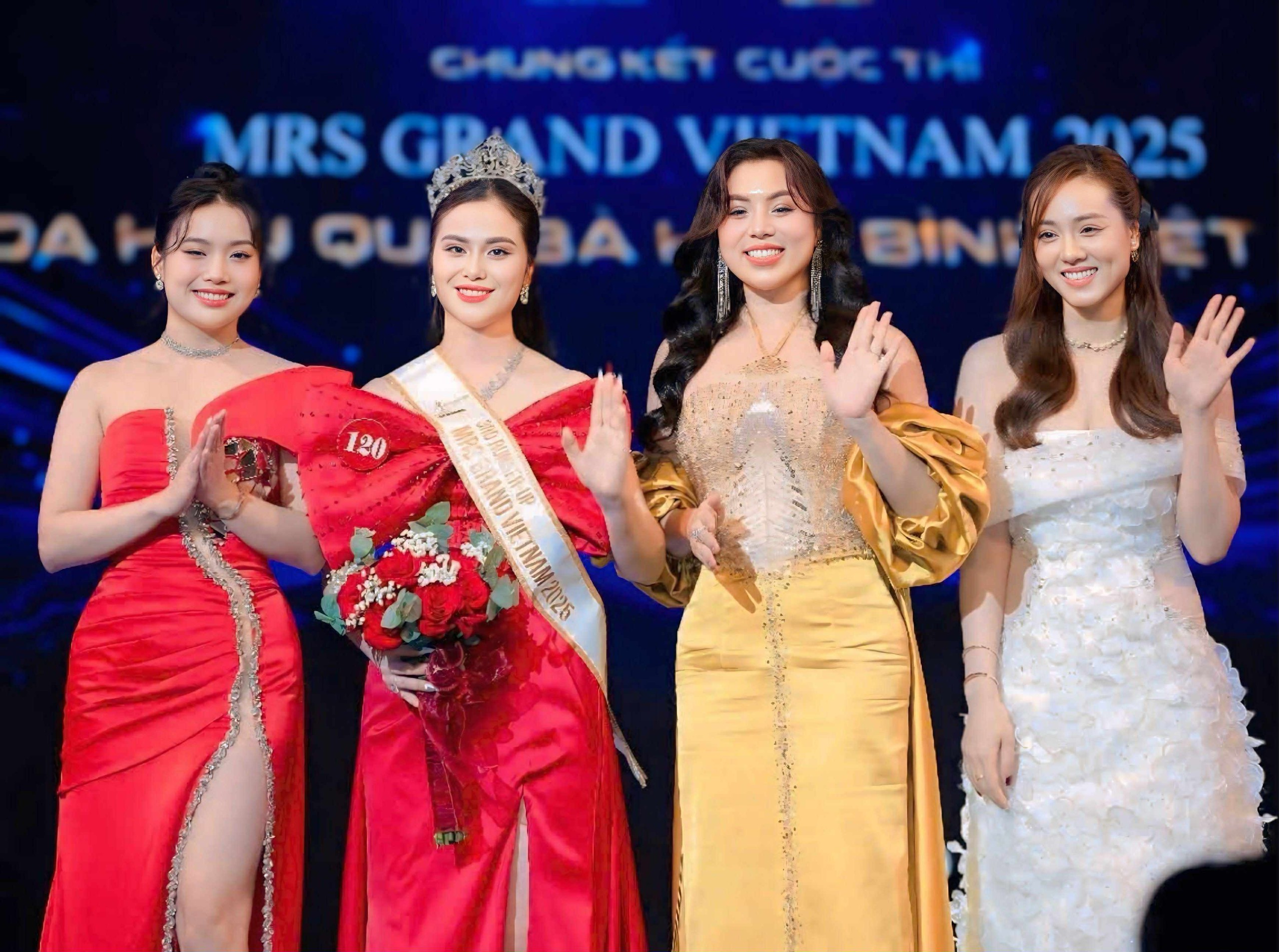 Chân dung cô giáo mầm non quê Thanh Hóa vừa giành Á hậu 3 Mrs Grand Vietnam 2025 - Ảnh 1. Chân dung cô giáo mầm non quê Thanh Hóa vừa giành Á hậu 3 Mrs Grand Vietnam 2025 - Ảnh 1.