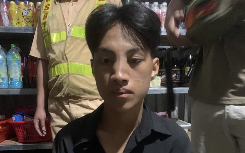 Tạm giữ hình sự thanh niên lao xe vào CSGT với biển số giả tại Tây Ninh - Ảnh 1.