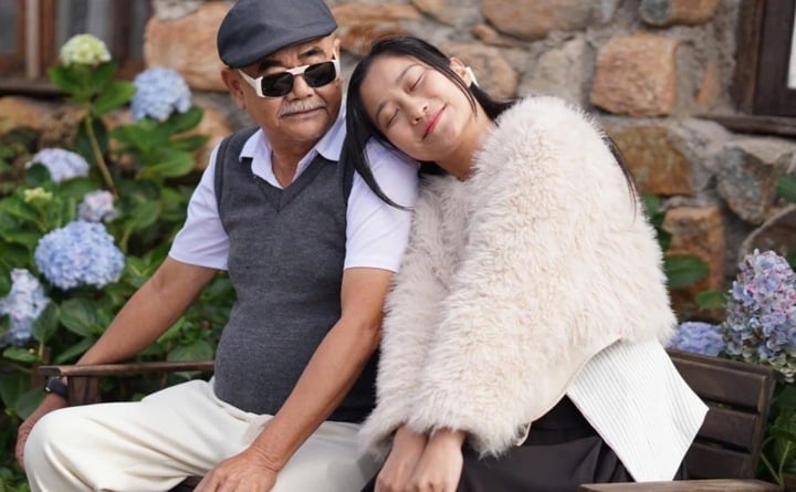 Chuyện tình ngọt ngào bên bạn gái kém 36 tuổi của nam NSND nổi tiếng - Ảnh 1. Chuyện tình ngọt ngào bên bạn gái kém 36 tuổi của nam NSND nổi tiếng - Ảnh 1.