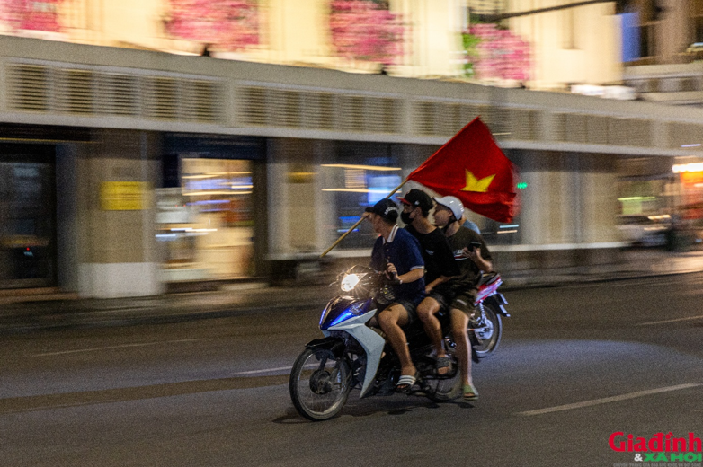 anh-nguoc-chieu-2-17538606898131370853940.png