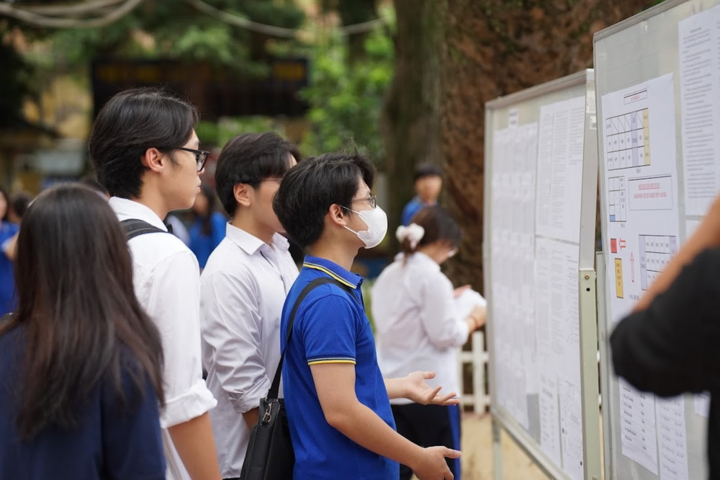 Nhiều trường đại học lớn 'nói không' với quy đổi độ lệch điểm giữa các tổ hợp - Ảnh 2.