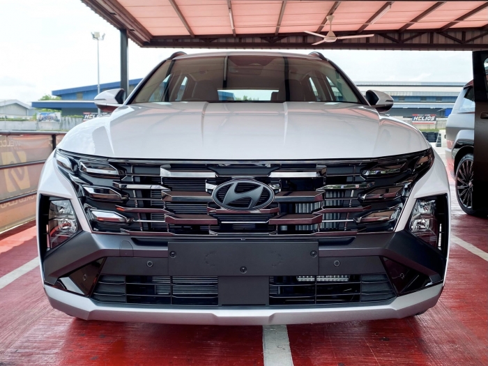 Xe gầm cao Hyundai Tucson giá 770 triệu đồng thiết kế đẹp, cạnh tranh Mazda CX-5, Honda CR-V: Có gì đặc biệt khi ra mắt tại Malaysia?- Ảnh 3. Xe gầm cao Hyundai Tucson giá 770 triệu đồng thiết kế đẹp, cạnh tranh Mazda CX-5, Honda CR-V: Có gì đặc biệt khi ra mắt tại Malaysia?- Ảnh 3.