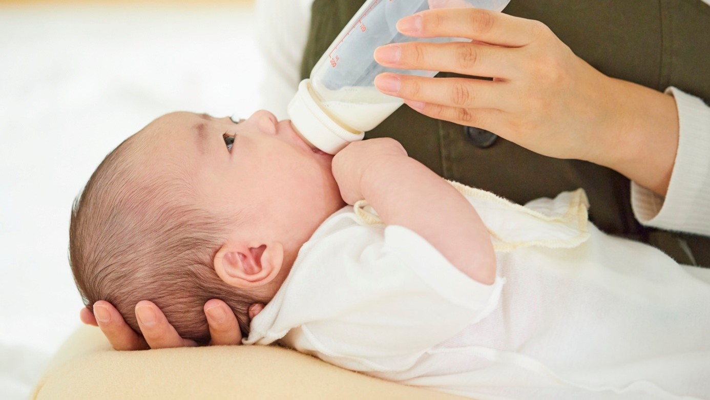Cho trẻ dưới 6 tháng tuổi uống nước bao nhiêu là đủ? - Ảnh 3. Cho trẻ dưới 6 tháng tuổi uống nước bao nhiêu là đủ? - Ảnh 3.