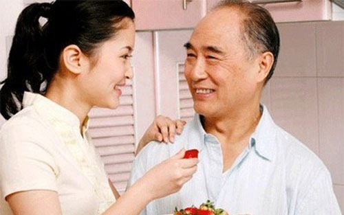 Không vợ con nhưng có tuổi già viên mãn: Câu chuyện cảm động về cụ ông nghèo và đứa trẻ bị bỏ rơi